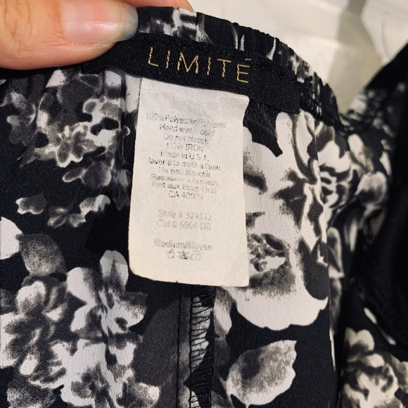 Beautiful mini dress 🖤🤍 - Picture 8 of 9